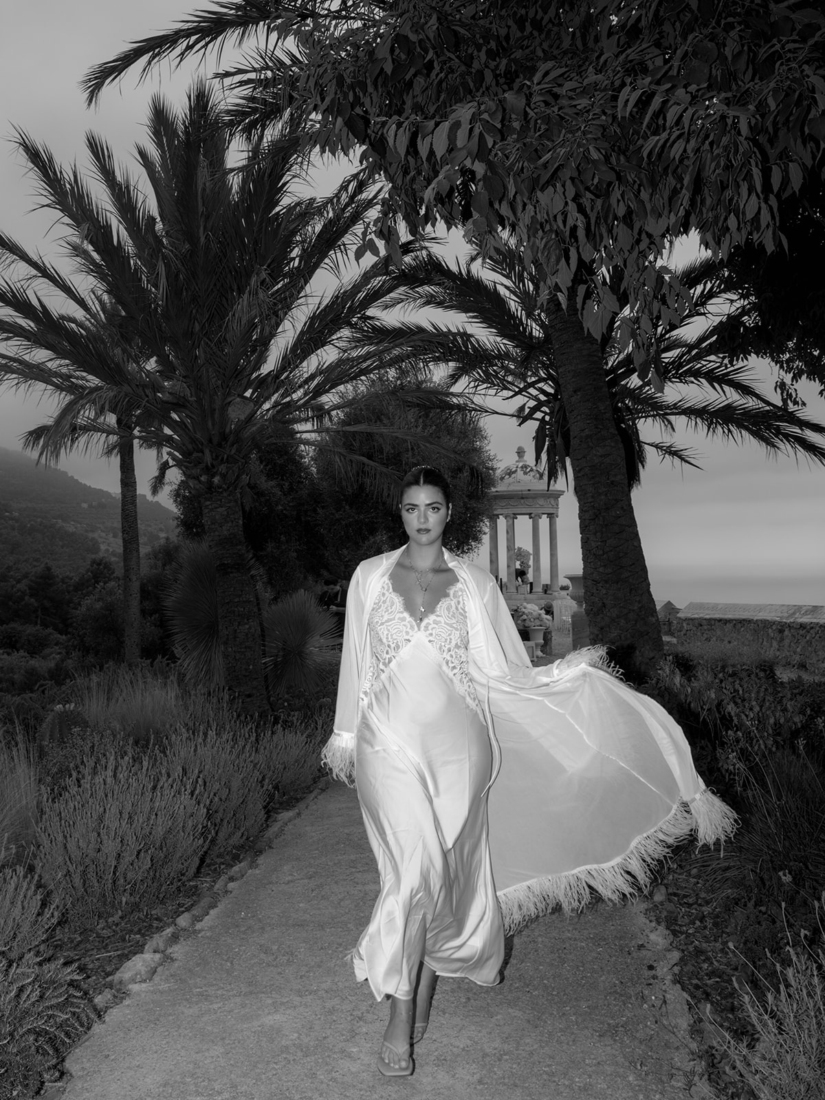 Bride walking through the gardens of Son Marroig, Mallorca, photo by Julia Neiss Photography – La Promesse, luxury wedding planner in Mallorca