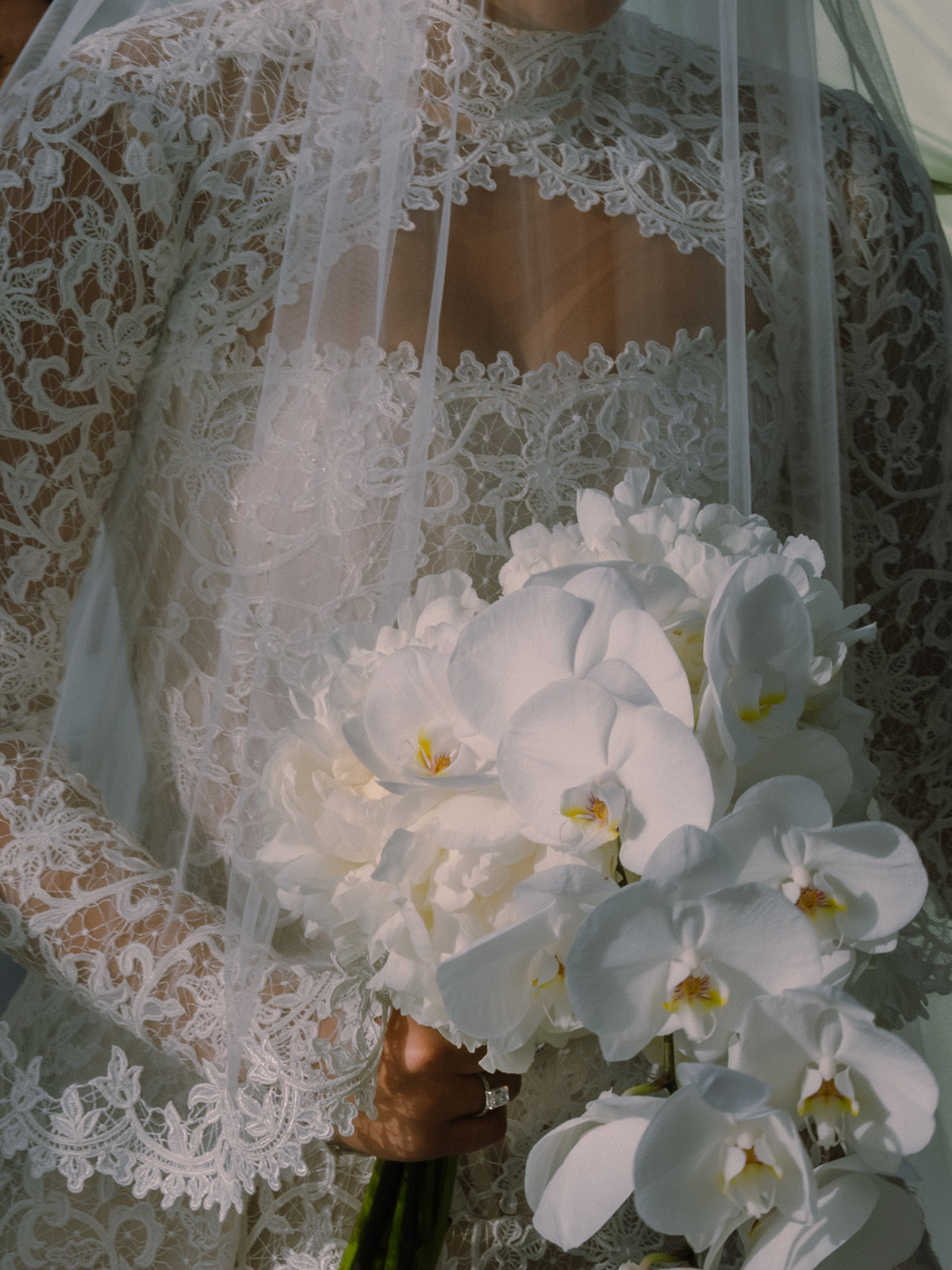 Orchid bridal bouquet seen through a lace veil at Son Marroig, Mallorca, photo by Julia Neiss Photography – La Promesse, luxury wedding planner in Mallorca